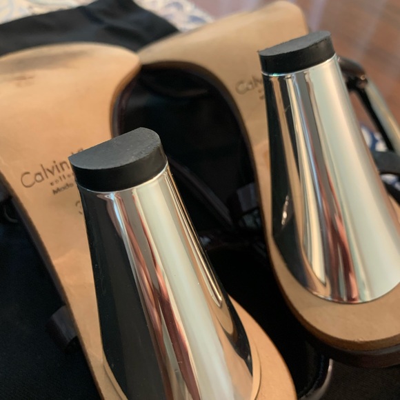 Calvin Klein Collection black patent leather 2.75 heel sandal. Size 37 (7) - Picture 4 of 9